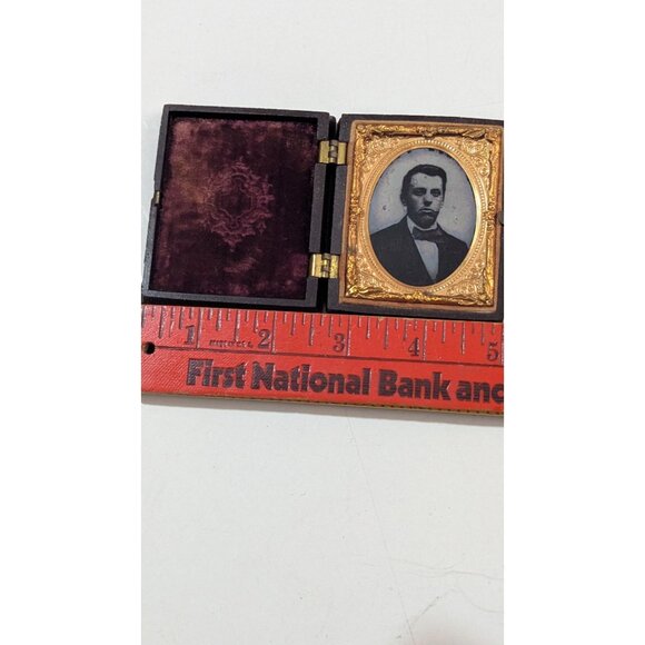 Antique 19th Century Daguerreotype Portrait Case With Velvet Lining & Gold-Tone - Picture 5 of 7